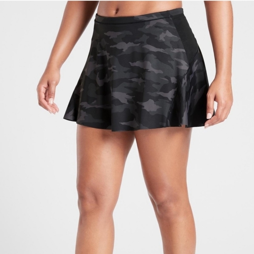 Athleta Match Point printed skort supersonic camo print Womens Xl New